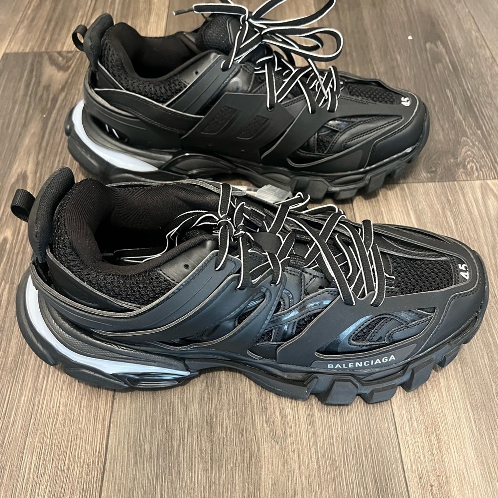 Balenciaga Men's Black and Gray Athletic Shoes